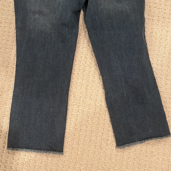 Maurices Cropped Raw Hem Jeans Size 10 - Picture 9 of 9